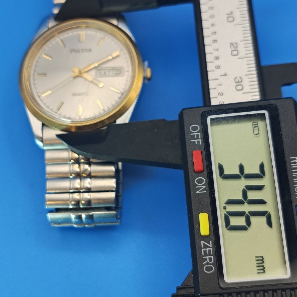 Vintage 1986 Pulsar by Seiko 34mm Men's Quartz Two Tone Watch Screw‎ Back - Picture 6 of 10